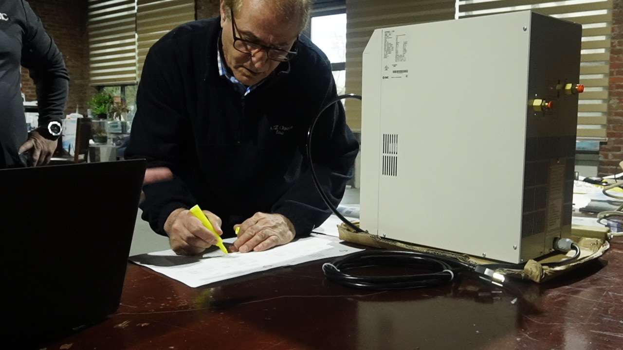 ali-with-dryer Ali with Air Dryer